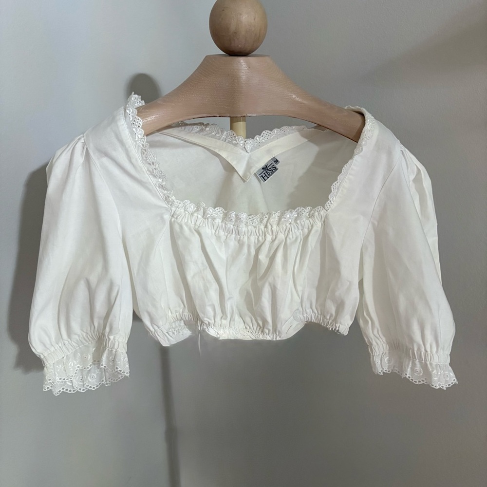 Hess Frackmann boho cropped Chic White Lace Trimmed Women's Blouse